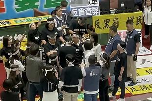 赢球赢人心！14岁中国国少球员撞倒16岁日本球员，友好上前拉起